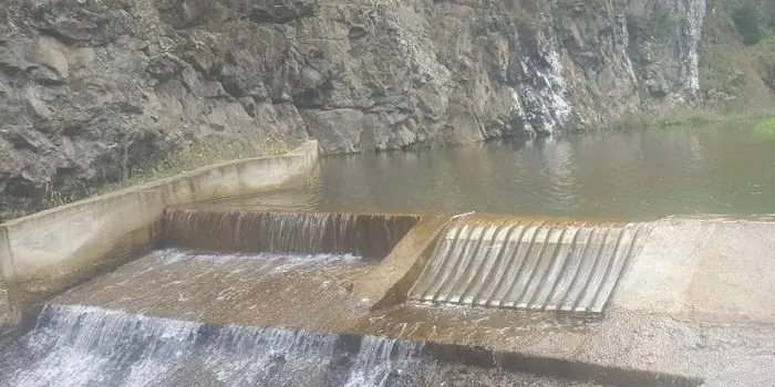 3 x ADENCO-70-0.75 Coanda-Einlaufrechen, 150 l/s Wasserfassung für Trinkwasser, Betonwehr mit dem Coanda-Rechen an einem Ende der Wehrkrone, Türkiye