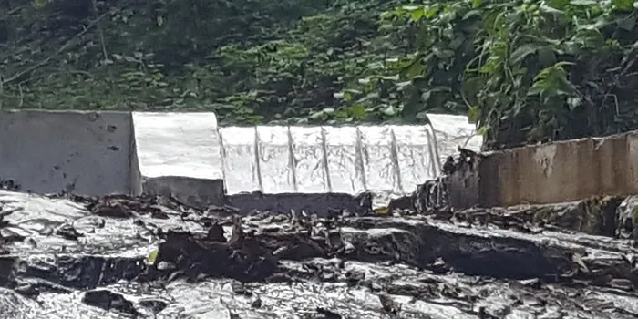 ADENCO-45-1 Coanda-Einlaufrechen, 35 l/s Wasserfassung für Trinkwasser, Coanda-Rechen in einem Gebirgsbach im Bau, Trabzon, Türkiye
