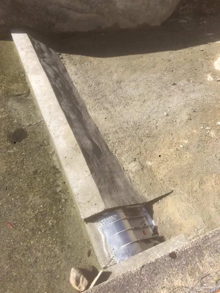 ADENCO-45-0.60 Coanda-Einlaufrechen, 20 l/s Wasserfassung für Trinkwasser, Coanda-Rechen am Ende eines Betonkanals, Trabzon, Türkiye